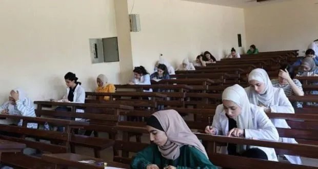 أكثر من ألف طالبة يخضن امتحانات التمريض بجامعة دمشق وسط إجراءات مشددة