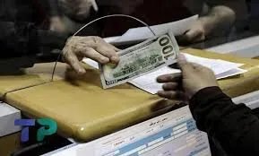 قرار بتمديد تعليق تصريف 100 دولار للسوريين العائدين عبر الحدود