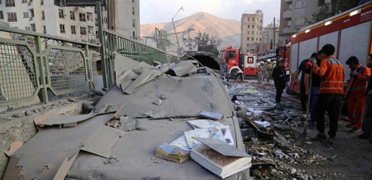 تصعيد خطير: إسرائيل تقصف طهران لليوم الثالث وإيران ترد بصواريخ باليستية