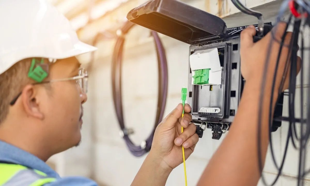 سوريا تطلق مشروع "برق نت" لتطوير شبكة الألياف الضوئية وتوفير إنترنت فائق السرعة