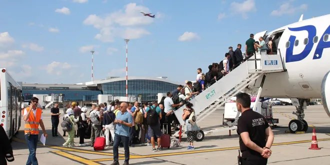 بعد 14 عامًا من الانقطاع: أول رحلة طيران أوروبية مباشرة تهبط في دمشق قادمة من بوخارست