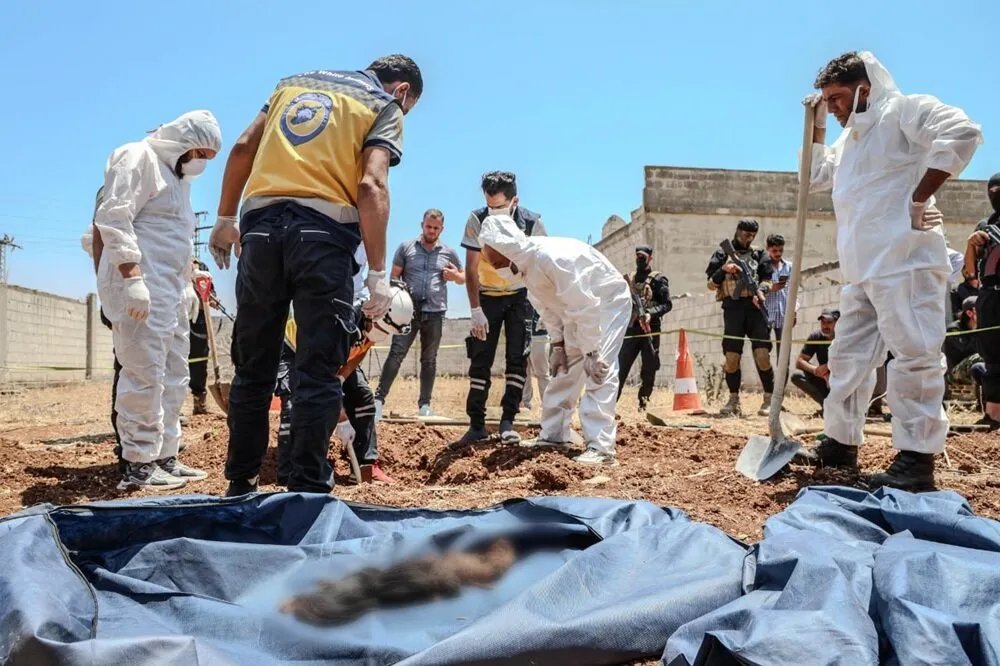 مجزرة مروعة في حمص: اكتشاف مقبرة جماعية تضم رفات أطفال ضحايا نظام الأسد