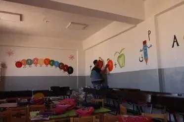 الخوذ البيضاء تطلق حملة لتحسين البيئة الصحية في 33 مدرسة بحلب وإدلب