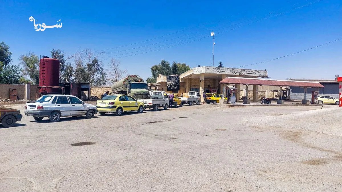 أزمة وقود في الرقة: معاناة السائقين تتفاقم بسبب الازدحام والبنزين الرديء