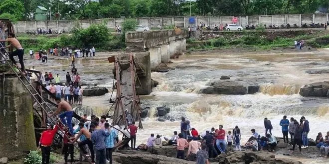 فاجعة في الهند: انهيار جسر يودي بحياة شخصين وإصابة العشرات