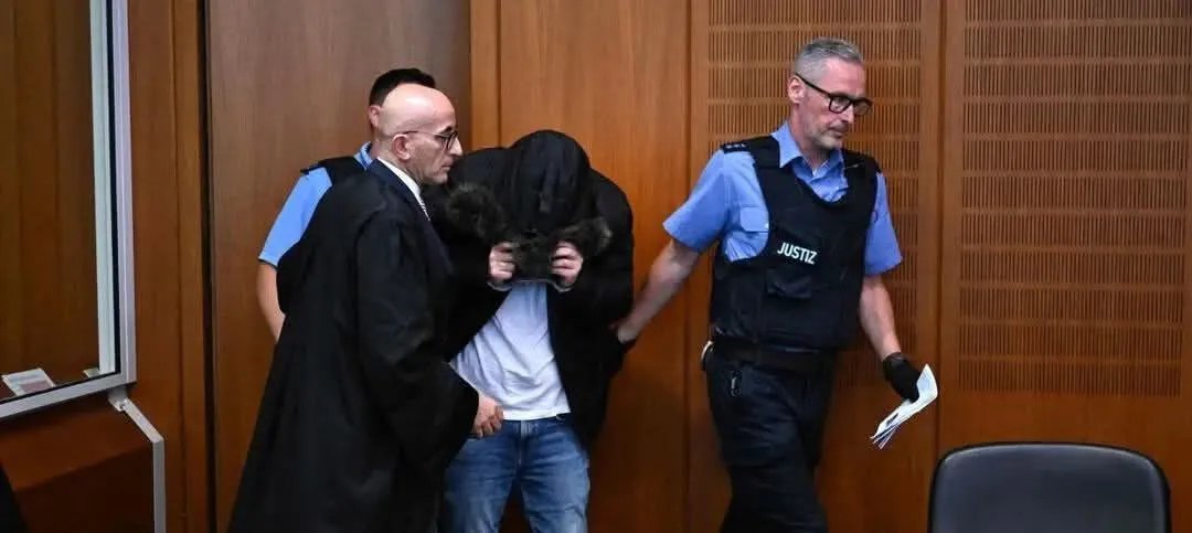 حكم تاريخي: السجن المؤبد للطبيب السوري "الجزار" بتهمة ارتكاب جرائم ضد الإنسانية