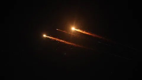 تصعيد خطير: حرب مباشرة بين إيران وإسرائيل تتسبب في قتلى وجرحى وتهديدات متبادلة