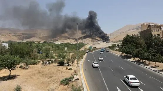 هجوم مفاجئ: إسرائيل تستهدف مبنى التلفزيون الرسمي الإيراني في طهران وتوقف البث