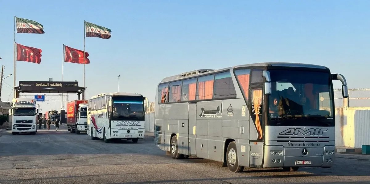 عودة استثنائية: الحجاج السوريون يصلون عبر معبر السلامة بعد تحويل مسار رحلاتهم