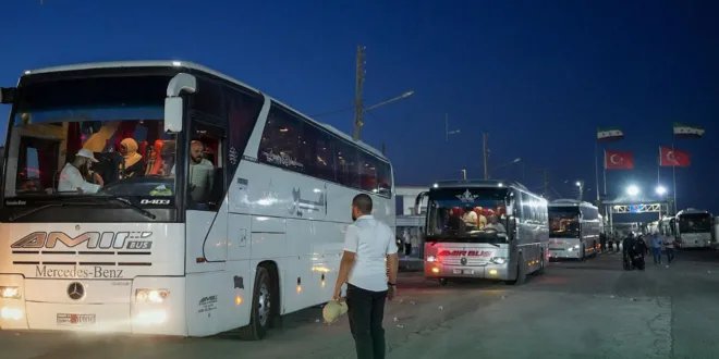 وصول الدفعة الأولى من الحجاج السوريين عبر معبر باب السلامة بعد تغيير مسار العودة