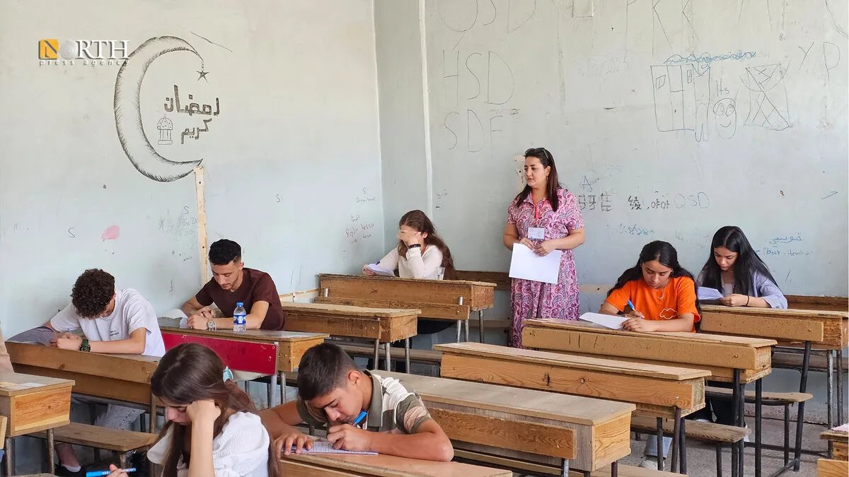 القامشلي: انطلاق امتحانات الشهادة الإعدادية للطلاب الأحرار وفق مناهج الإدارة الذاتية