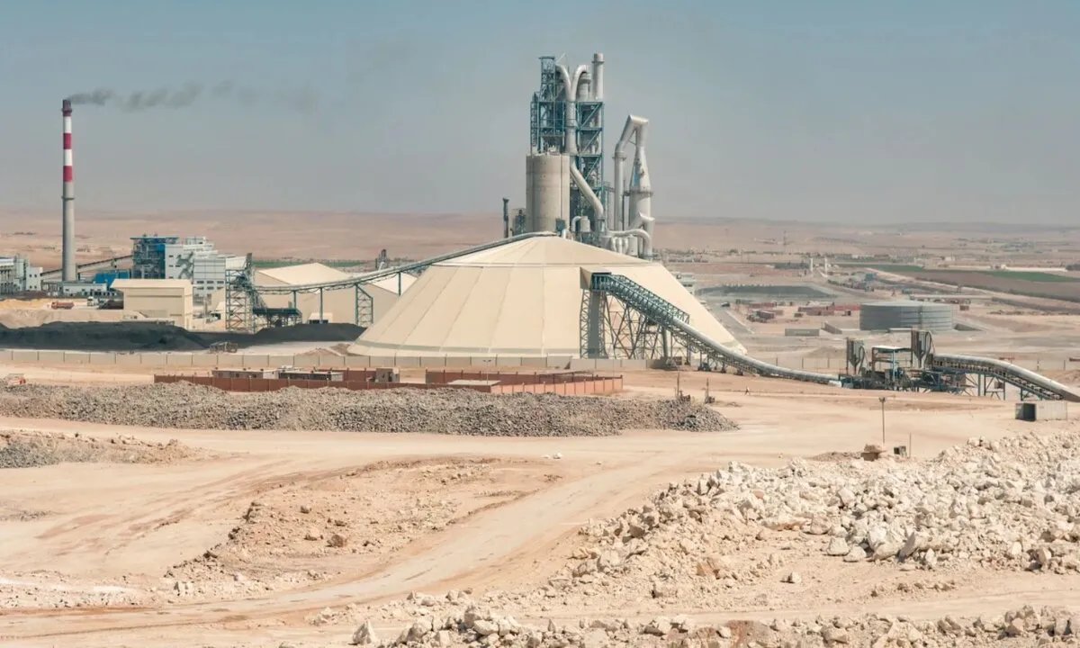 لتعزيز إعادة الإعمار: الاقتصاد السورية تراجع رخص الاستثمار في قطاع الأسمنت الممنوحة قبل 2011