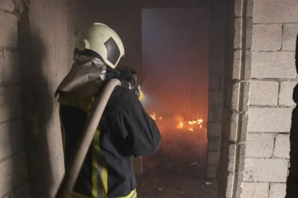 الدفاع المدني السوري يسيطر على 19 حريقًا في يوم واحد دون إصابات