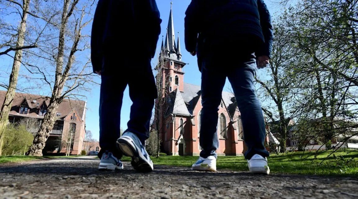 ألمانيا: ارتفاع قياسي في اللجوء الكنسي عام 2024 يثير جدلاً حول سلطة القانون والاعتبارات الإنسانية