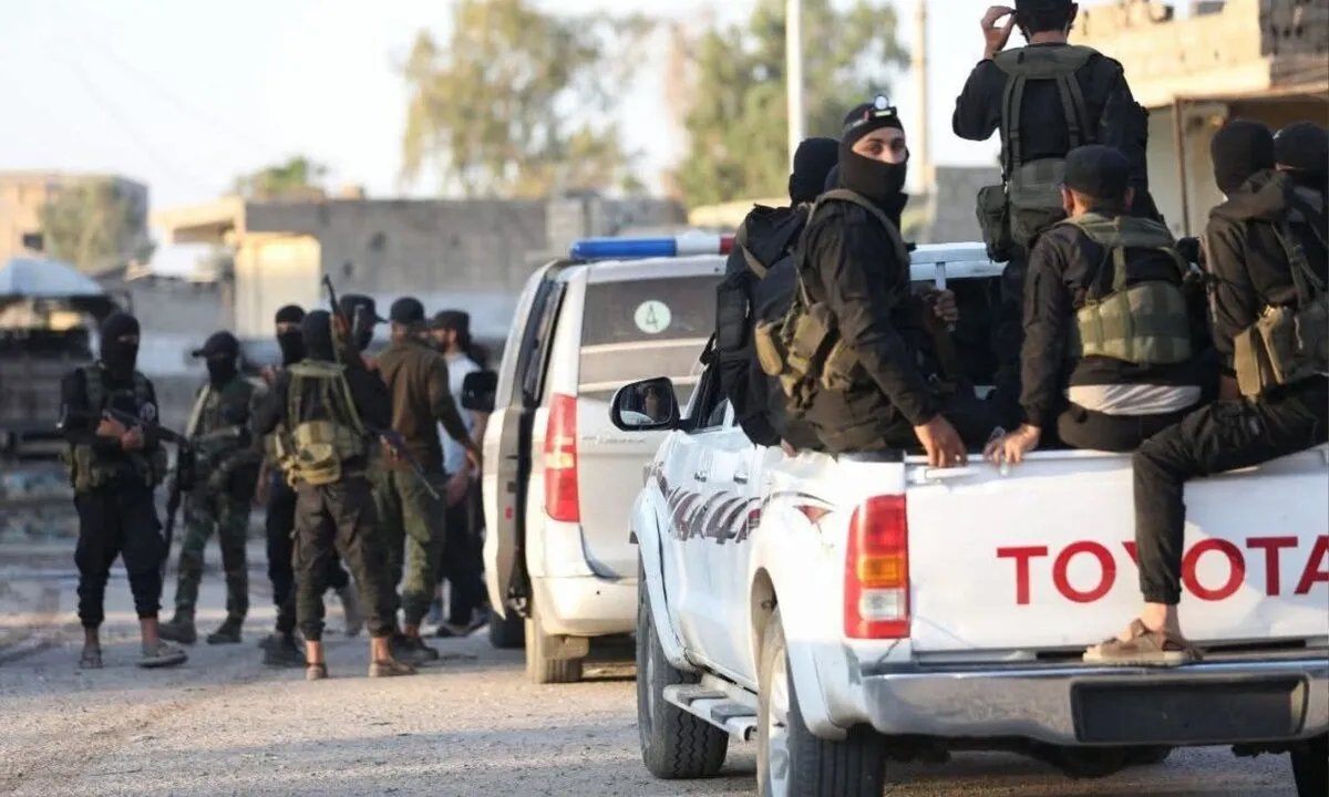 دير الزور: الأمن الداخلي يشن حملة لمصادرة الأسلحة من بقايا النظام السابق