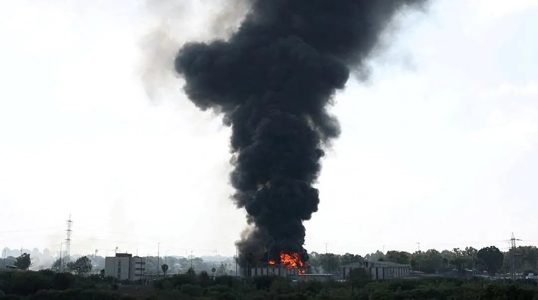 تصعيد خطير: تبادل القصف بين إيران وإسرائيل ودول تجلي رعاياها