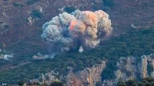 أكثر من 20 لاجئاً سورياً، بينهم عائلات بأكملها، قتلوا في غارات إسرائيلية مكثفة على جنوب لبنان