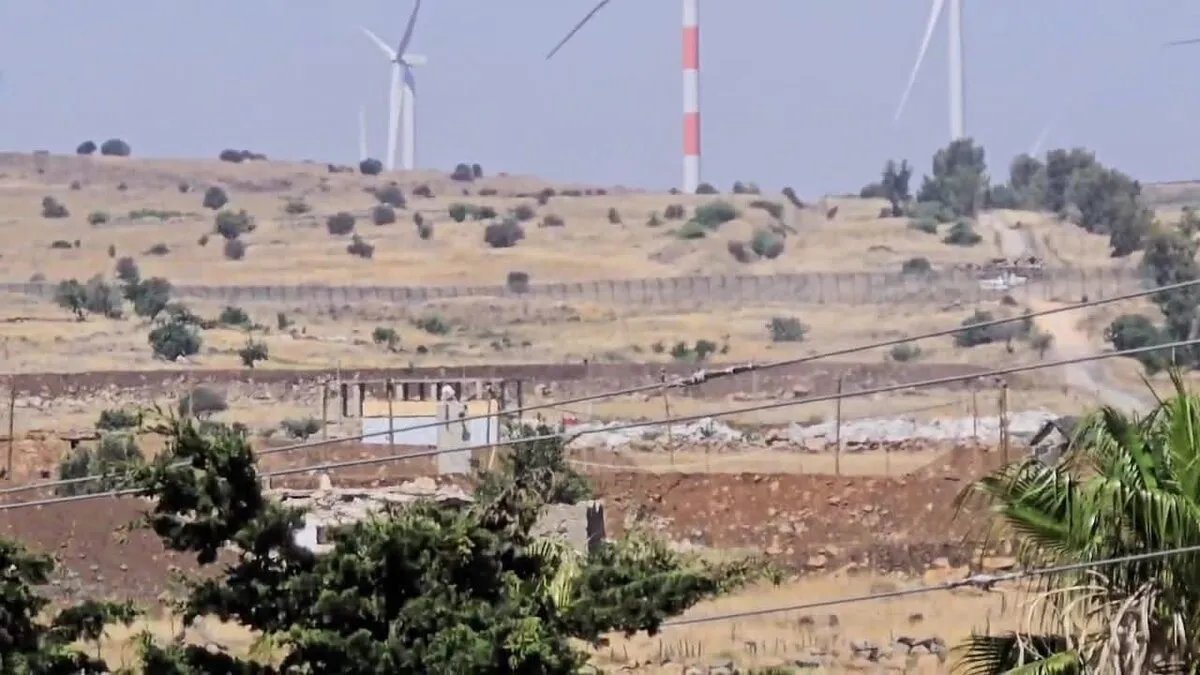 تصعيد إسرائيلي في القنيطرة: هدم منازل في الحميدية وتوسيع القواعد العسكرية