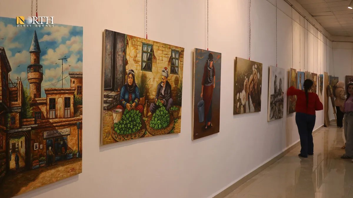 68 فناناً يشاركون في افتتاح "معرض روجآفا السنوي للفن التشكيلي" بالقامشلي.. احتفاء بالهوية والثقافة