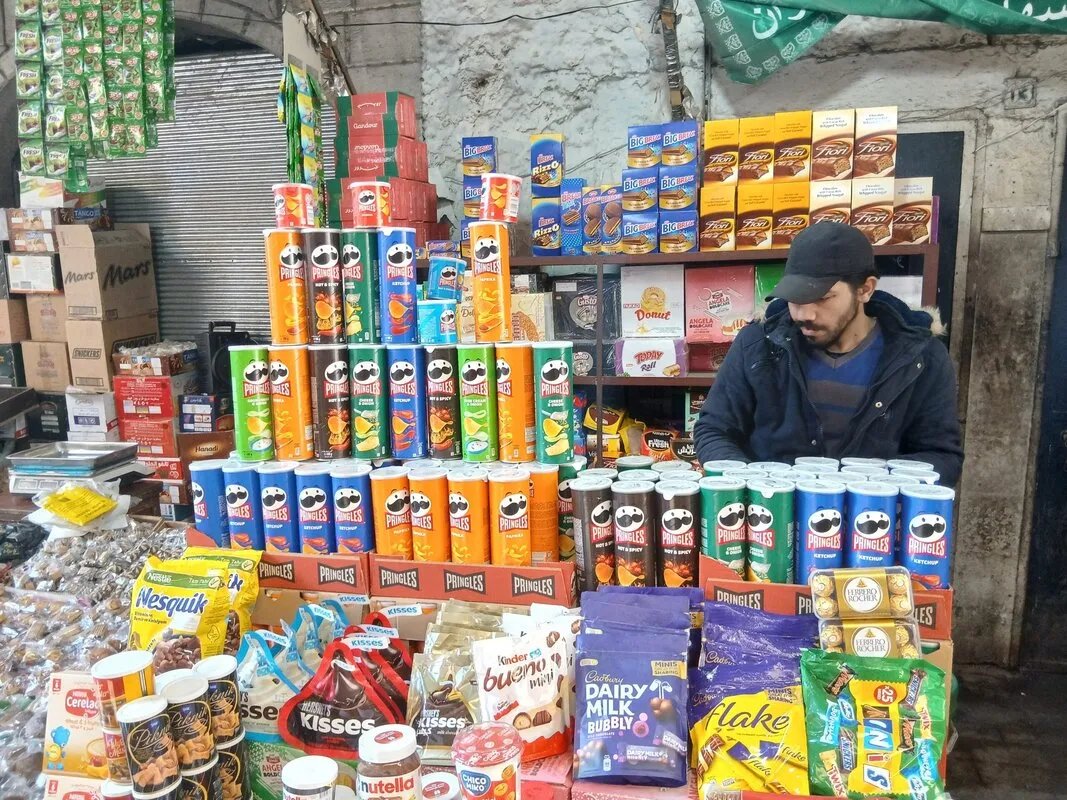 خبير اقتصادي يحذر: الحرب الإيرانية الإسرائيلية تهدد بتفاقم الأزمة المعيشية وارتفاع الأسعار في سوريا