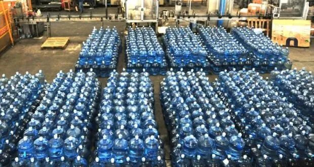 أزمة المياه المعبأة في سوريا: تراجع المنتج المحلي أمام التهريب والمستوردات