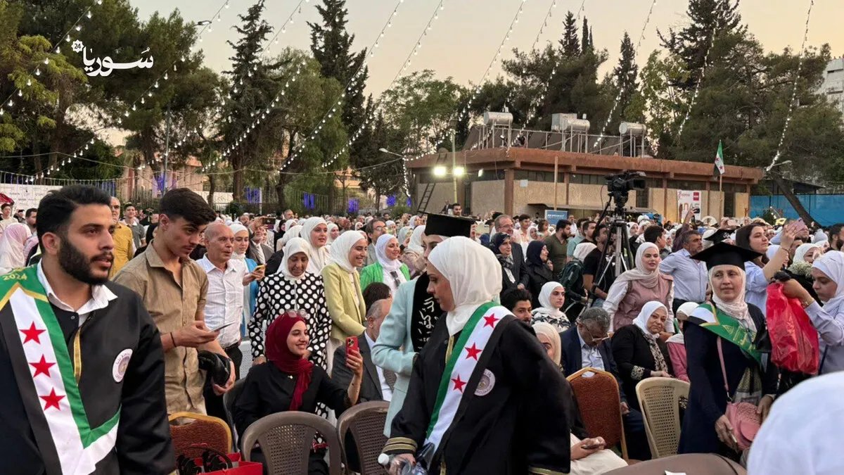 احتفال تاريخي في جامعة دمشق: "دفعة النصر" تجمع طلاب الإعلام وطب الأسنان في حفل تخرج رمزي