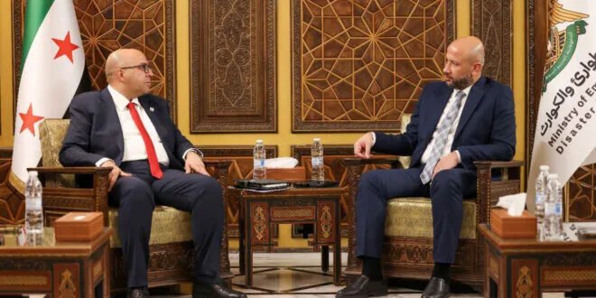 وزير الطوارئ يبحث مع الصليب الأحمر والهلال الأحمر تطوير المنصة الوطنية للاستجابة للكوارث في سوريا