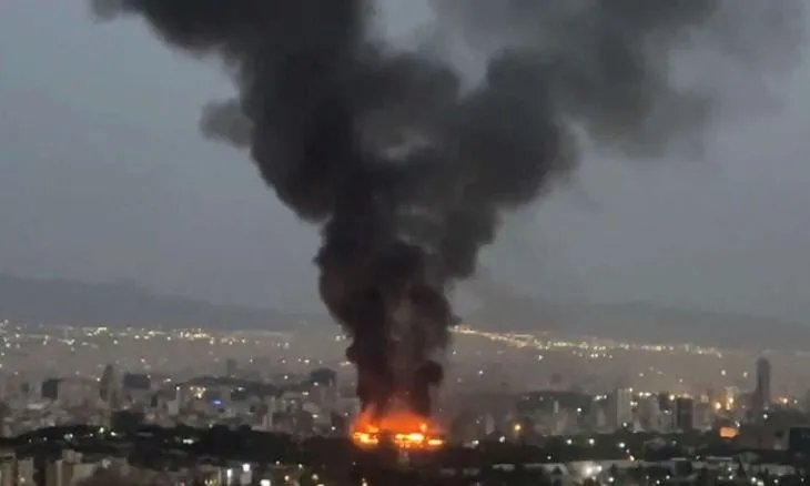 تصعيد خطير: إسرائيل تشن غارات مكثفة على طهران وإيران تعلن اعتقال عملاء للموساد