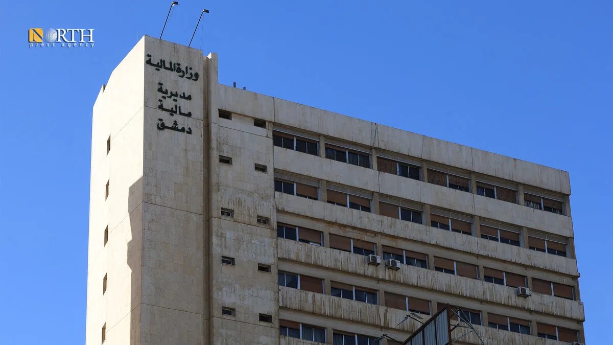 أزمة تواجه آلاف المفصولين: كيف ستتمكن الحكومة من استعادة قروضهم؟