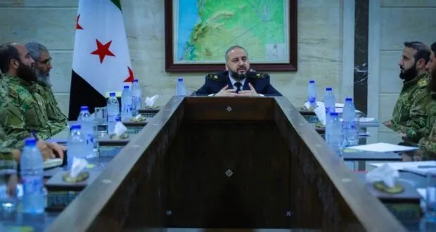 وزير الدفاع يبحث تطوير الهيكل التنظيمي للقوات المسلحة وتحديث آليات إصدار الهويات