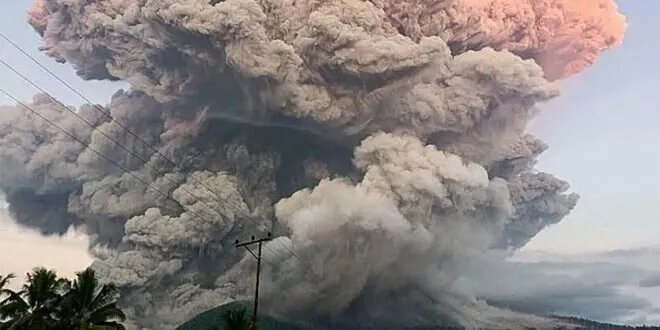 فوضى في المطارات: إلغاء واسع للرحلات الجوية بسبب ثوران بركان إندونيسي