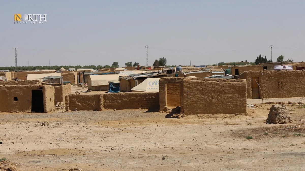 عودة الأهالي تُفرغ مخيمًا للنازحين على أطراف الرقة: هل انتهت معاناة النزوح؟