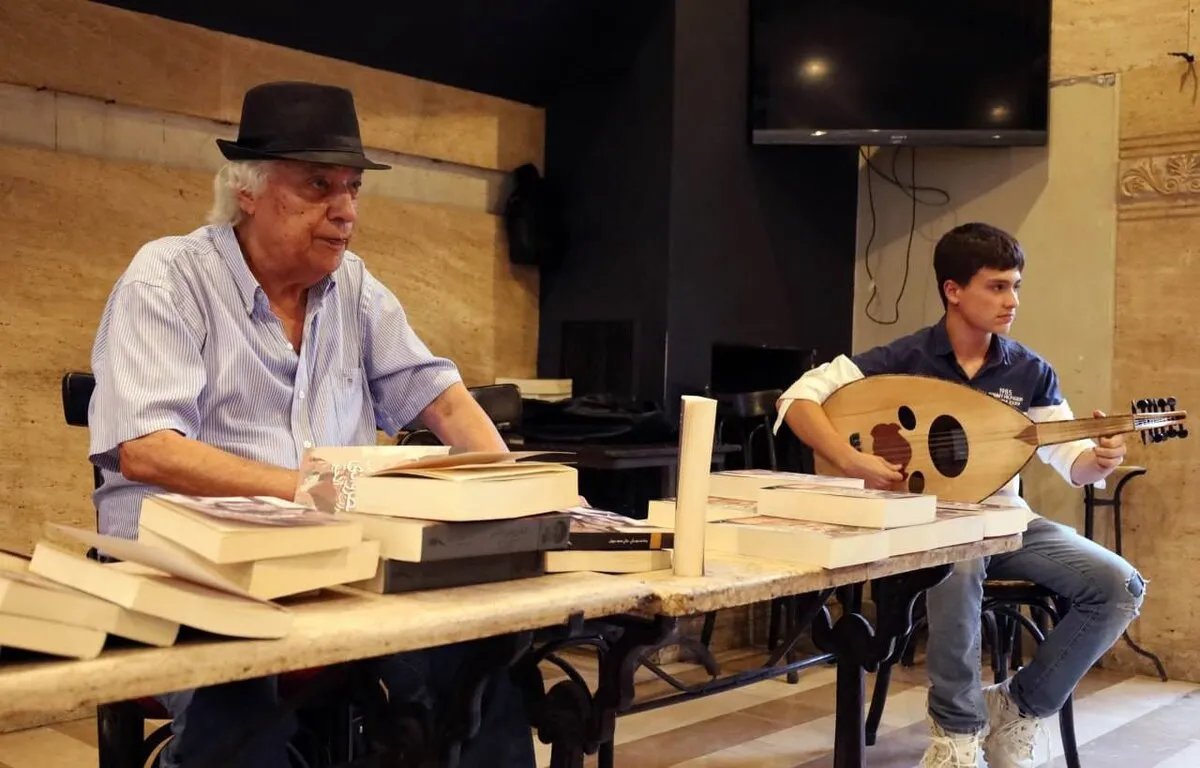 إطلاق "الطروادي الأخير" في دمشق: كتاب يجمع حوارات محمود درويش النادرة