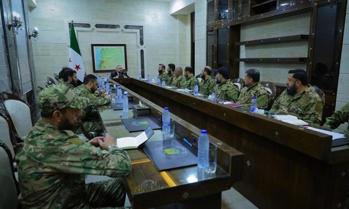 وزارة الدفاع السورية تعيد هيكلة الجيش وتصدر ميثاقًا لضبط سلوك المجندين