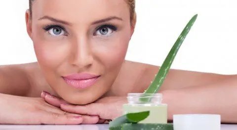 بشرة أكثر إشراقًا: وصفات طبيعية لتبييض البشرة بمكونات منزلية بسيطة