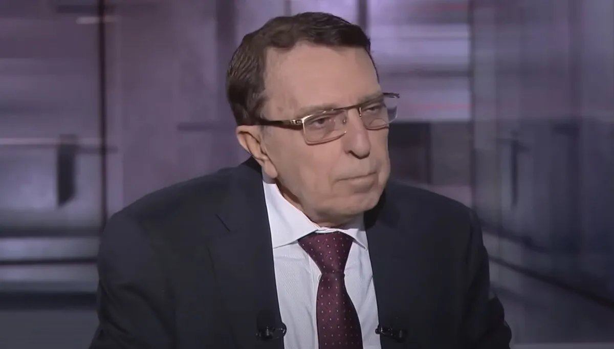 حصريًا: رياض نعسان آغا يفجّر مفاجآت حول انهيار النظام السوري ويكشف أسرارًا من داخل القصر الرئاسي