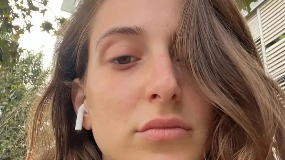 ألونا ساعر، ابنة وزير الخارجية الإسرائيلي، تندد بالعنصرية وتدعو لفتح الملاجئ والقلوب للعرب