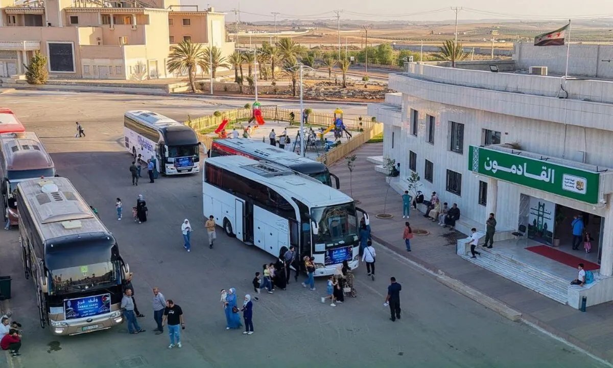 عودة اللاجئين السوريين: بصيص أمل وسط التحديات الإقليمية وعودة مليوني لاجئ ونازح منذ سقوط النظام