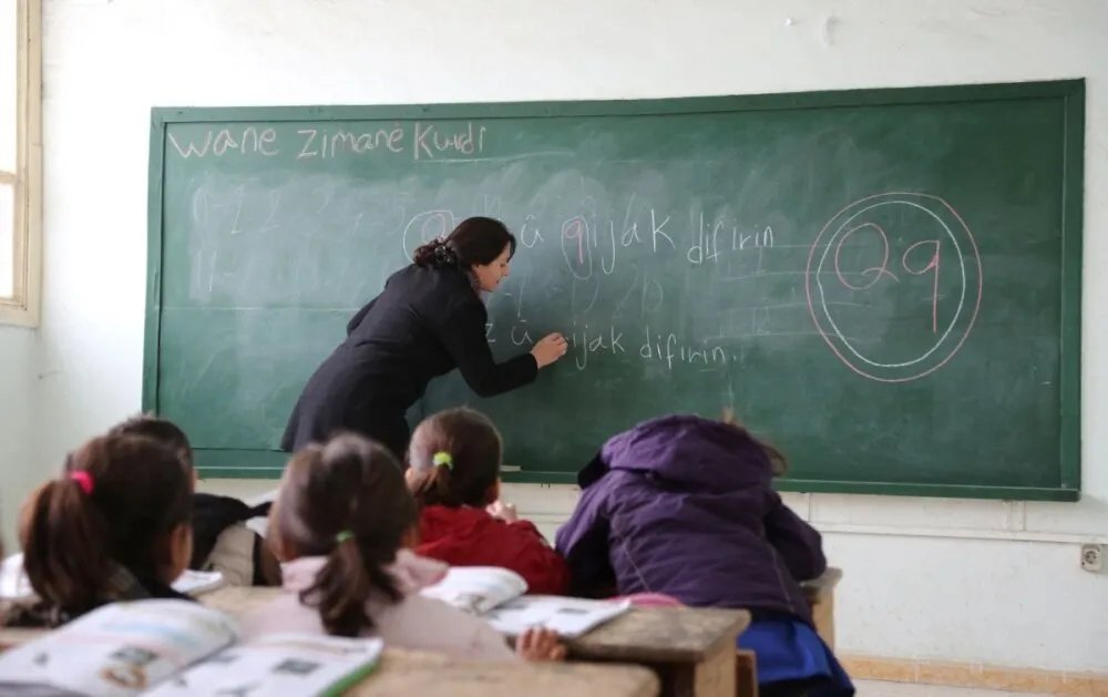 غضب في شمال شرق سوريا بسبب رسوم التسجيل لامتحانات الشهادات المفروضة من الإدارة الذاتية