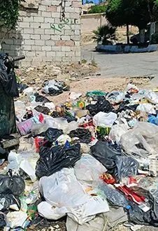 دمشق تختنق بالقمامة: إهمال الخدمات وتخلي المواطنين يحول الأحياء الفقيرة إلى مكبات