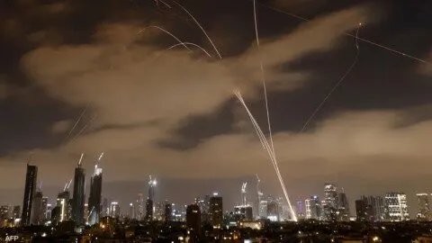 إسرائيل تحت التحقيق: هل استخدمت إيران صواريخ باليستية متعددة الرؤوس في هجومها الأخير؟