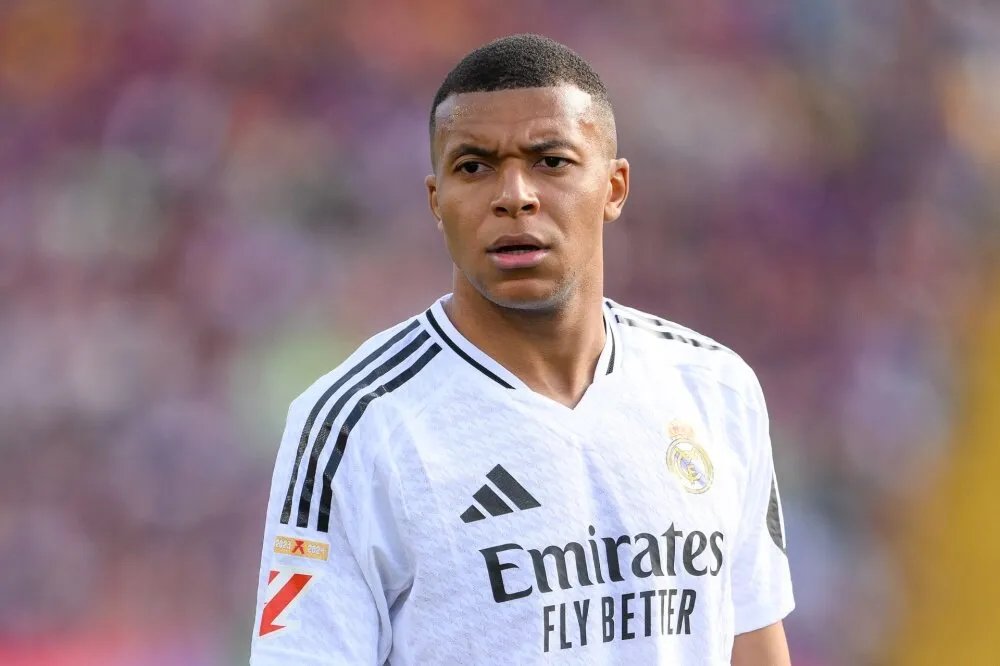 مبابي إلى المستشفى بسبب التهاب حاد في المعدة: ريال مدريد يكشف التفاصيل