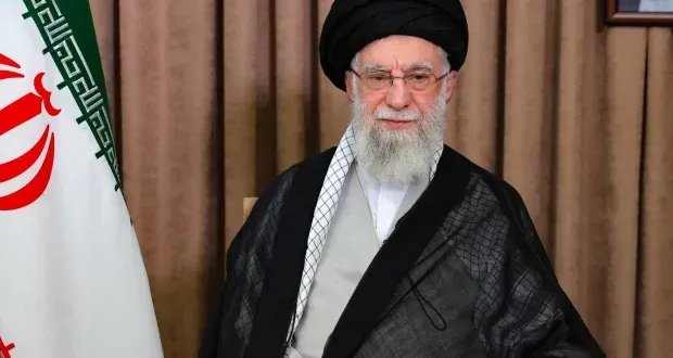 خامنئي يعلق على الهجوم الإيراني على إسرائيل: العدو الصهيوني يُعاقب