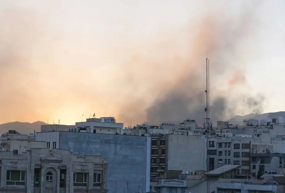 غارات إسرائيلية واسعة النطاق تستهدف منشآت صاروخية ونووية في طهران