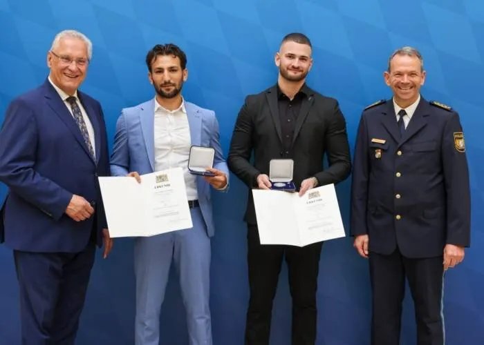 شاب سوري يُكرَّم في ألمانيا بـوسام الشجاعة لإنقاذه سيدة من اعتداء