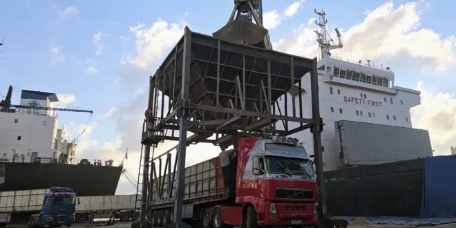 وصول شحنة قمح ضخمة إلى مرفأ طرطوس لدعم الأمن الغذائي