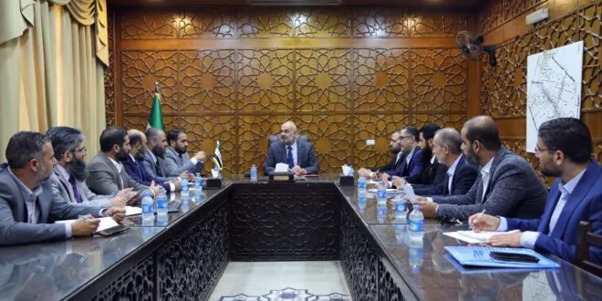 محافظة دير الزور تبحث خطط إعادة الإعمار وتأهيل الأحياء المتضررة وتوفير الخدمات الأساسية