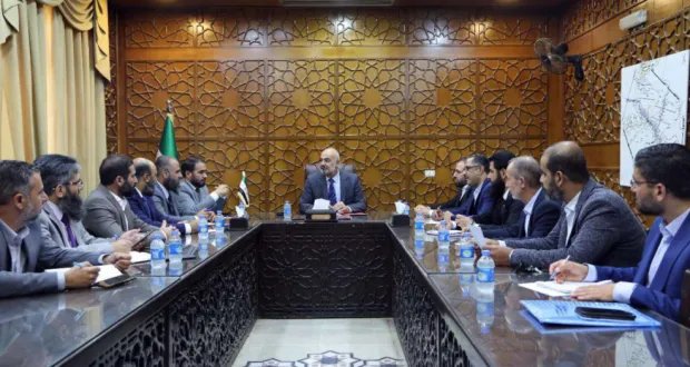 محافظة دير الزور تبحث إعادة تأهيل الأحياء المتضررة وتطوير المشاريع الخدمية