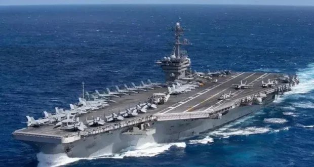 تصاعد التوتر: حاملة طائرات أمريكية ثالثة في طريقها إلى الشرق الأوسط وسط مناورات عسكرية
