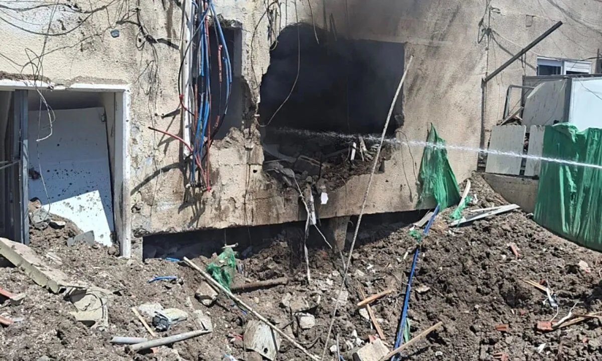 تصعيد خطير: تبادل القصف بين إسرائيل وإيران ومساعٍ دبلوماسية للتهدئة